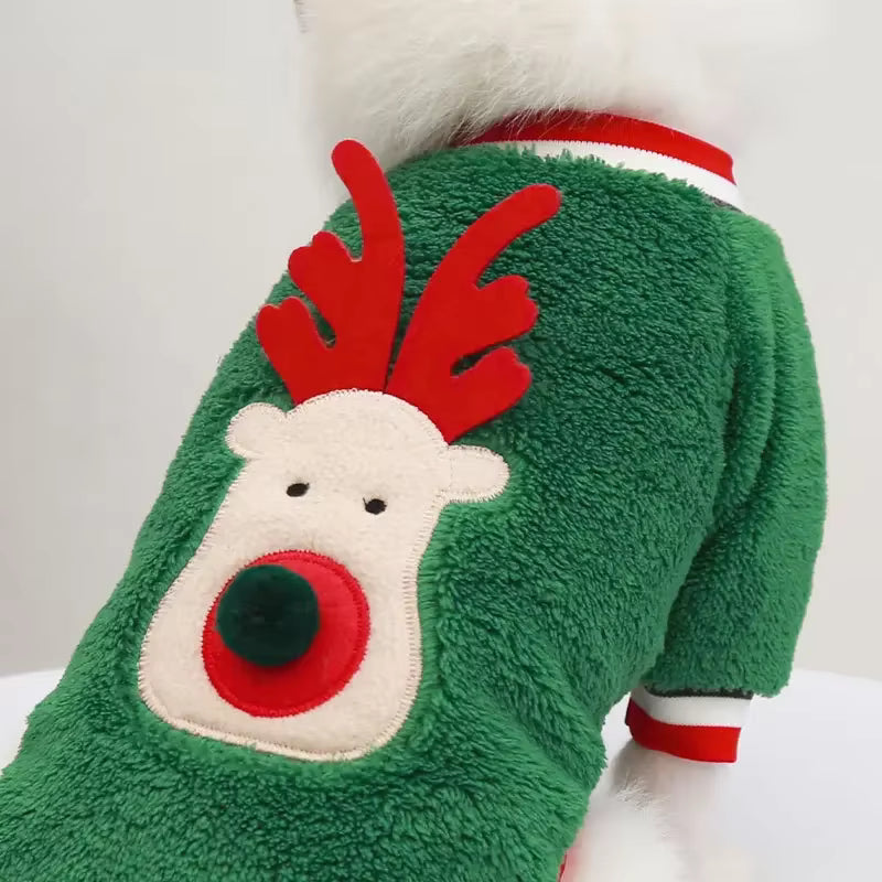 Weihnachtlicher Hundepullover mit Rentier-Motiv aus Korallenfleece – warm, weich, leicht. In Rot oder Grün, Größen XS–XXL. Perfekt für Winterspaziergänge & Fotos.